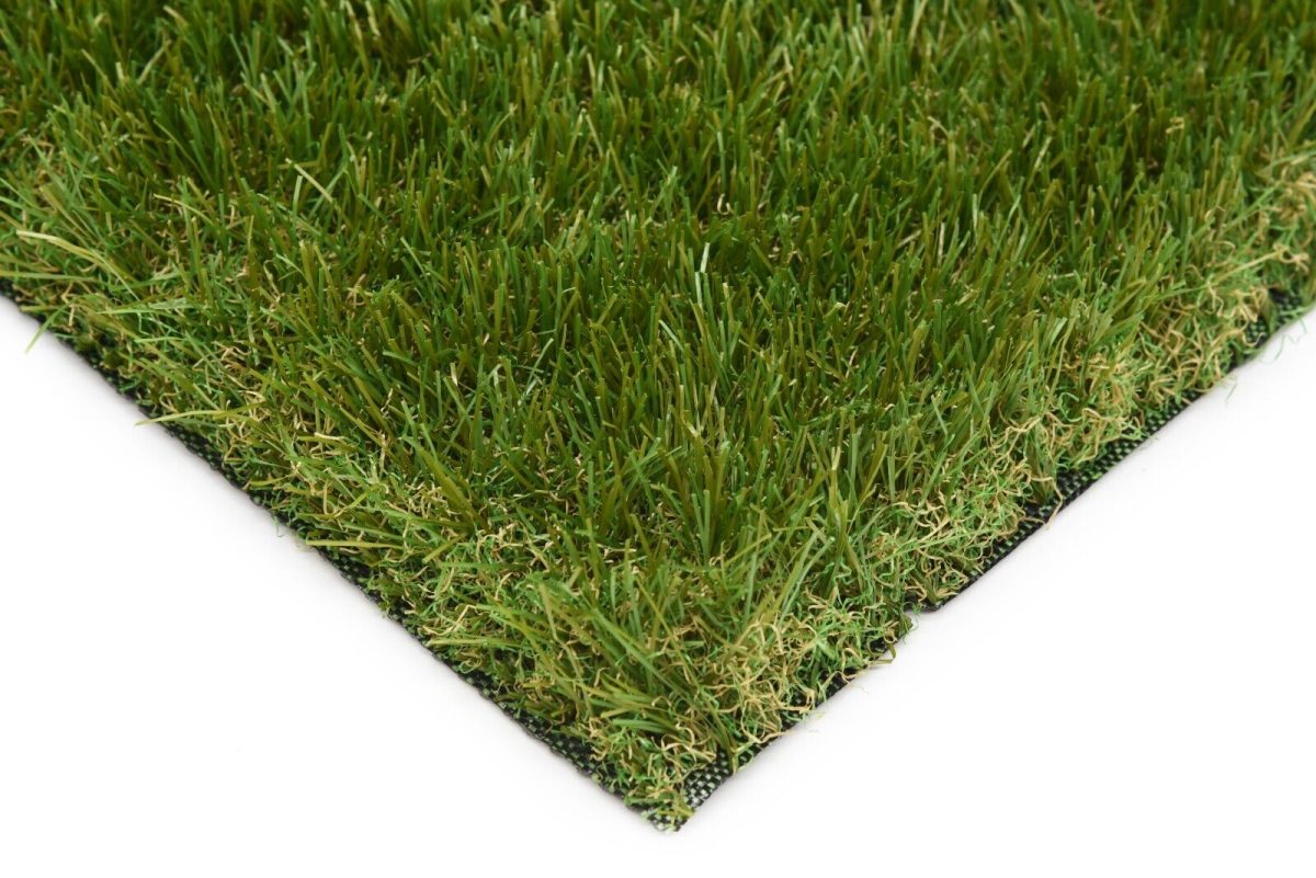 Rum 40mm Artificial Grass – Detailed Close-Up of Soft, Multi-Tone Green Fibers