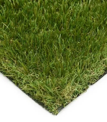 Rum 40mm Artificial Grass – Detailed Close-Up of Soft, Multi-Tone Green Fibers