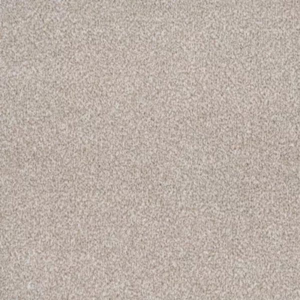 8mm Soft Beige Saxony Carpet – Close-up of plush Saxony pile in warm beige tone.
